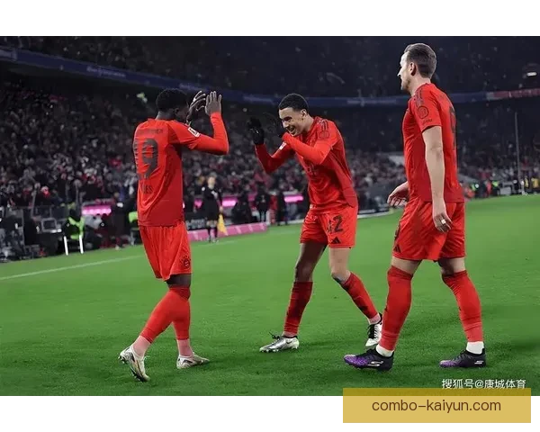 德甲拜仁进攻火力持续提升，球队表现稳健占据领先优势